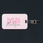 Minimalistisch Modern Roze Initiaal Monogram Bagagelabel<br><div class="desc">Creëer uw eigen persoonlijke bagage met moderne minimalistische initialen en scriptkalligrafie monogram naam. Verkrijgbaar in verschillende kleuren en maten.</div>