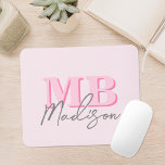 Minimalistisch Modern Roze Initiaal Monogram Muismat<br><div class="desc">Creëer uw eigen gepersonaliseerde muismat met moderne minimalistische initialen en scriptkalligrafie-monogramnaam. Verkrijgbaar in verschillende kleuren en maten.</div>