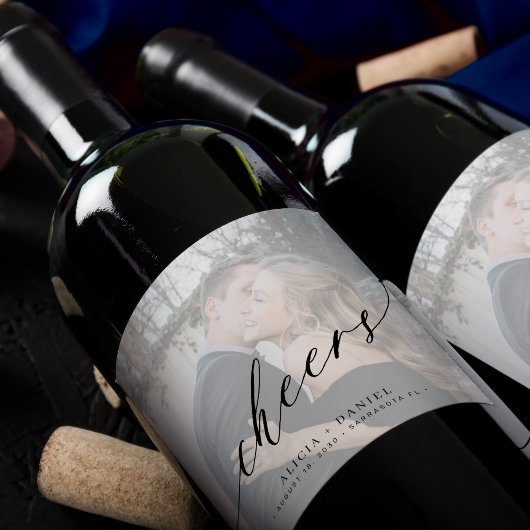 Minimalistisch modern schrift cheers foto bruiloft wijn etiket