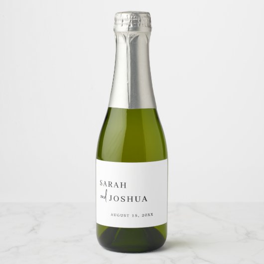 Minimalistisch Modern Schrift Zwart-Wit Bruiloft Sparkling Wijnetiket (Voorkant)