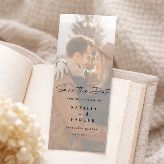 Minimalistisch modern script bladwijzer foto save the date