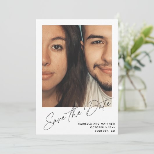 Minimalistisch modern script gepersonaliseerde aan save the date (Staand voorkant)