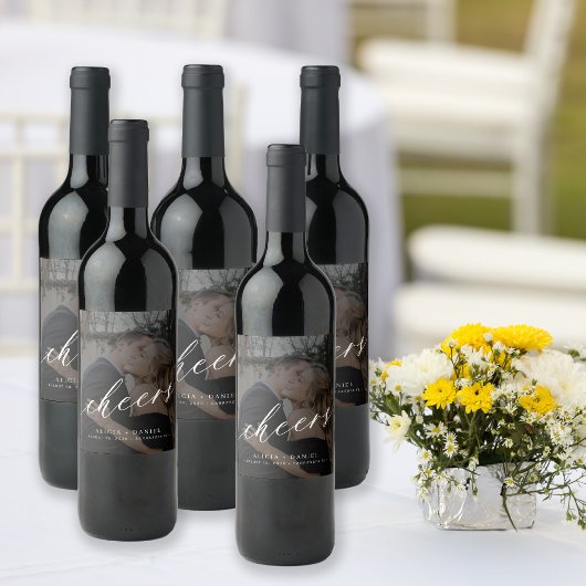 Minimalistisch modern script juicht foto bruiloft wijn etiket