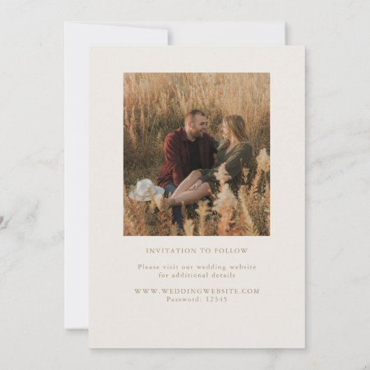 Minimalistisch modern script Lijst Beige Gold Save The Date (Achterkant)