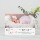 Minimalistisch modern script meisje baby geboorte aankondiging (Staand voorkant)