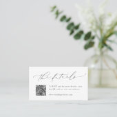 Minimalistisch Modern Script QR Code Wedding Detai Plaatskaartje (Staand voorkant)