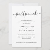 Minimalistisch modern script uitgestelde bruiloft kaart (Voorkant)