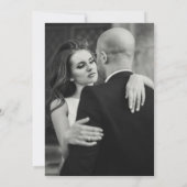 Minimalistisch modern script zwart-wit huwelijk kaart (Achterkant)