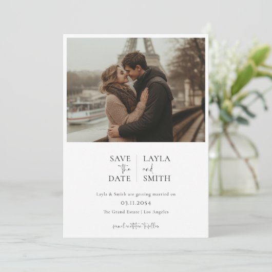 Minimalistisch Modern Script Zwart Wit Trouwfoto Save The Date (Staand voorkant)