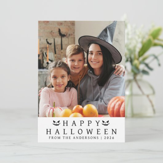 Minimalistisch Modern Spooky Happy Halloween 1 Fot Feestdagenkaart (Staand voorkant)
