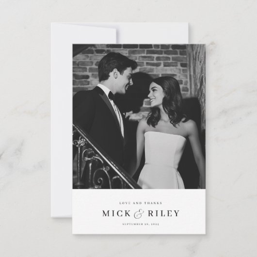 Minimalistisch modern Typografie-fotohuwelijk Bedankkaart (Voorkant)
