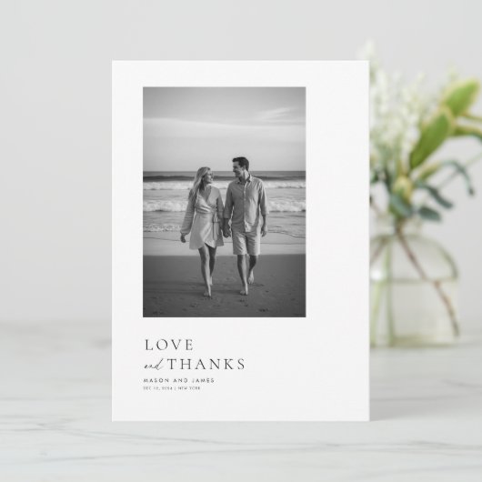 Minimalistisch modern Typografie-fotohuwelijk Bedankkaart (Staand voorkant)
