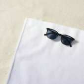 Minimalistisch Modern White tot Periwinkle Ombre Strandlaken (In situ)