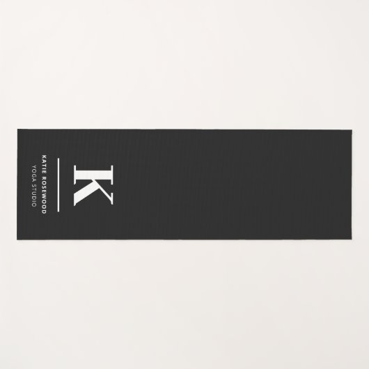 Minimalistisch modern zwart-wit monogram yogamat (Voorkant (horizontaal))