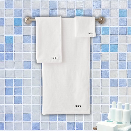 Minimalistisch monogram gepersonaliseerd wit bad handdoek