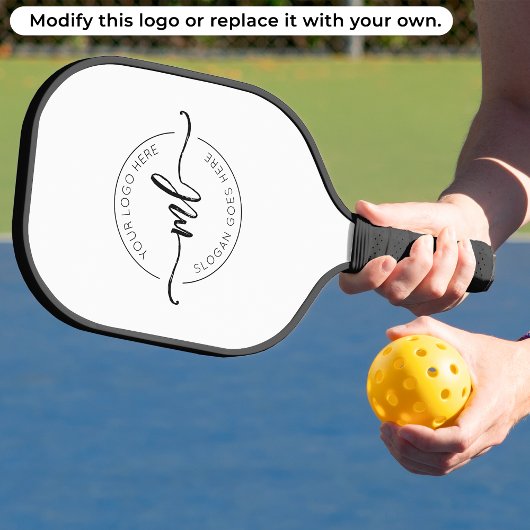 Minimalistisch monogram initiaal logo zwart en wit pickleball paddle