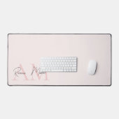 Minimalistisch Monogram Initiaal & Naam Pastel Roz Bureaumat (Keyboard & Muis)