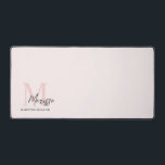Minimalistisch Monogram Initiaal & Naam Pastel Roz Bureaumat<br><div class="desc">Verbeter uw werkruimte met onze Minimalistic Monogram Initiaal & Name Pastel Pink Desk Mat. Deze stijlvolle en functionele bureaumat heeft een strak ontwerp met een gepersonaliseerd monogram en naam, waardoor een vleugje elegantie aan uw kantoor of studiegebied wordt toegevoegd. Deze tas is vervaardigd uit hoogwaardige materialen en biedt een glad...</div>