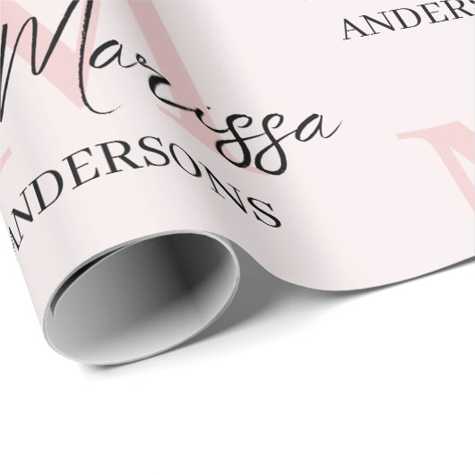 Minimalistisch Monogram Initiaal & Naam Pastel Roz Cadeaupapier (Rol Hoek)