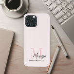 Minimalistisch Monogram Initiaal & Naam Pastel Roz Case-Mate iPhone Case<br><div class="desc">Bescherm uw telefoon in stijl met onze Minimalistic Monogram Initiaal & Name Pastel Pink iPhone Case. Dit elegante hoesje heeft een strak design gepersonaliseerd met uw initiaal en naam, geplaatst tegen een zacht pastelroze achtergrond. Gemaakt van hoogwaardige, duurzame materialen, biedt het een uitstekende bescherming tegen krassen, vallen en alledaagse draag...</div>