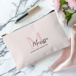 Minimalistisch Monogram Initiaal & Naam Pastel Roz Etui<br><div class="desc">Houd je essentials in stijl georganiseerd met onze Minimalistic Monogram Initiaal & Name Pastel Pink Accessoirezak. Deze stijlvolle etui heeft een strak design gepersonaliseerd met uw initiaal en naam, geplaatst tegen een zacht pastelroze achtergrond. Perfect voor het opslaan van make-up, briefpapier of reisbenodigdheden, deze hoogwaardige accessoirezak voegt een vleugje verfijning...</div>