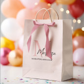 Minimalistisch Monogram Initiaal & Naam Pastel Roz Medium Cadeauzakje