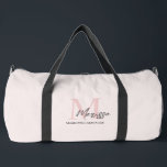 Minimalistisch Monogram Initiaal & Naam Pastel Roz Plunjezak<br><div class="desc">Reis in stijl met onze Minimalistic Monogram Initiaal & Name Pastel Pink Duffle Bag. Deze stijlvolle plunjezak heeft een strak design gepersonaliseerd met uw initiaal en naam, geplaatst tegen een zacht pastelroze achtergrond. Perfect voor gymsessies, weekendjes weg of dagelijks gebruik, het combineert functionaliteit met chique stijl. Gemaakt van duurzame materialen,...</div>
