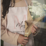 Minimalistisch Monogram Initiaal & Naam Pastel Roz Schort<br><div class="desc">Koken en bakken in stijl met ons Minimalistisch Monogram Initiaal & Naam Pastel Roze Schort. Dit elegante schort heeft een strak design gepersonaliseerd met uw initiaal en naam, geplaatst tegen een zacht pastelroze achtergrond. Gemaakt van hoogwaardige, duurzame stof, biedt het uitstekende bescherming en comfort terwijl u uw favoriete maaltijden bereidt....</div>