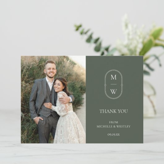 Minimalistisch Monogram Moss Groen Huwelijksfoto Bedankkaart (Staand voorkant)