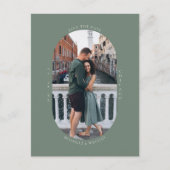 Minimalistisch Monogram Sage Groene Foto De datum  Briefkaart (Voorkant)