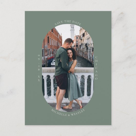 Minimalistisch Monogram Sage Groene Foto De datum  Briefkaart (Voorkant)