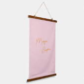 Minimalistisch monogram schrift roze hangend wandkleed (Gebogen)