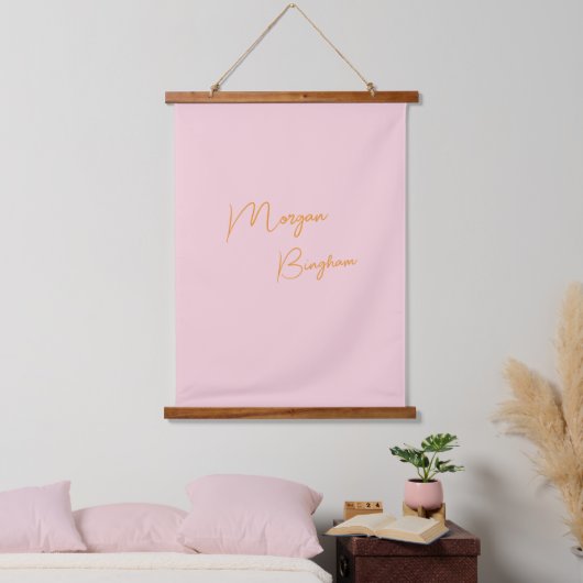 Minimalistisch monogram schrift roze hangend wandkleed (Slaapkamer)