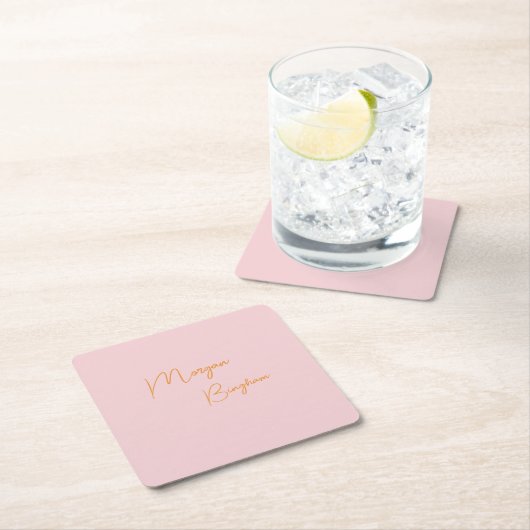 Minimalistisch monogram schrift roze kartonnen onderzetters (Insitu)