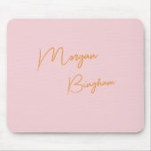 Minimalistisch monogram schrift roze muismat (Voorkant)
