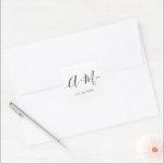 Minimalistisch Monogram Script Aangepaste trouwdat Vierkante Sticker<br><div class="desc">Verhoog uw trouwgegevens met de Minimalist Monogram Script Custom Wedding Date Sticker. Deze elegante en gepersonaliseerde sticker voegt een vleugje verfijning toe aan uw huwelijksbriefpapier, zodat u uw monogram en trouwdatum op een eenvoudige maar impactvolle manier kunt laten zien. De sticker heeft een minimalistisch scriptontwerp dat tijdloze elegantie uitstraalt. Uw...</div>