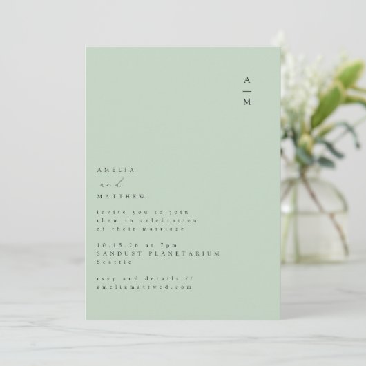 Minimalistisch monogram Trendy Chic Pistachio Wedd Kaart (Staand voorkant)