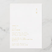 Minimalistisch monogram Trendy Gold Typography Wed Folie Uitnodiging (Voorkant)
