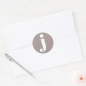 Minimalistisch Monogrammatisch Initiaal in Taupe B Ronde Sticker (Envelop)