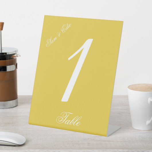 Minimalistisch Mosterdgeel Tafelnummer Reclamebord Met Voetstuk (Insitu)