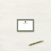 Minimalistisch olive Classic Monogram Post-it® Notes (Op bureau)