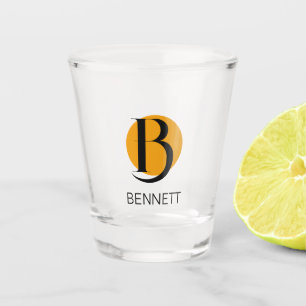 Minimalistisch Oranje Dot Initiaal Shot Glass Gift Glas