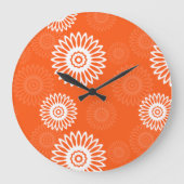 Minimalistisch oranje madeliefjes bloempatroon grote klok (Voorkant)