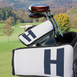 Minimalistisch overmaats Initiaal Zilver Grijs en  Golfheadcover<br><div class="desc">Vet en minimalistisch, aangepaste golfkafdekking, met keuze uit initiaal. Dit ontwerp is voorzien van een serif-typografie met overmaat in zilvergrijs op een donkerblauwe achtergrond. De sjabloon is ingesteld om de brief te wijzigen, maar als u de kleuren ook wilt bewerken, klikt u op "Verder aanpassen" of stuurt u me een...</div>