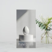 Minimalistisch Pasen ei op modern podium (Staand voorkant)