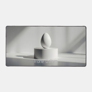 Minimalistisch Pasen ei op modern podium Bureaumat