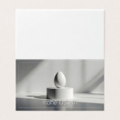 Minimalistisch Pasen ei op modern podium Kaart (Buitenkant ongevouwen)