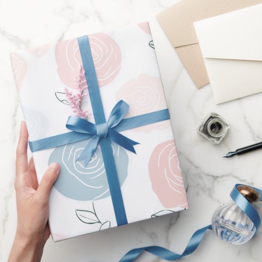 Minimalistisch Pastel Roze Wit Bloemmotief Cadeaupapier (Geschenken)