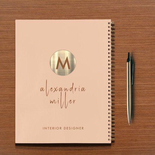 Minimalistisch peach en goudmonogram met linkerhan notitieboek