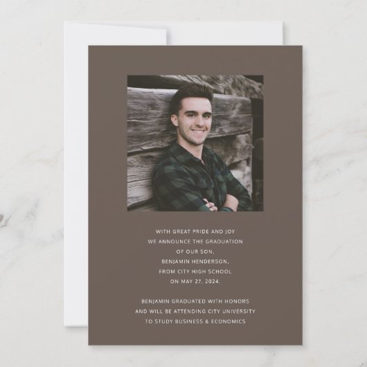 Minimalistisch Photo Boy Afstuderen Aankondiging (Achterkant)
